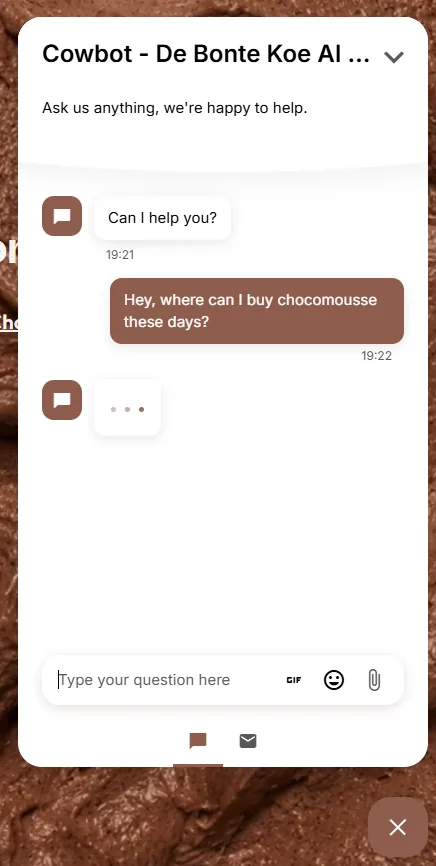 The Cowbot chat on the De Bonte Koe site: a customer asks where to buy chocolate mousse.